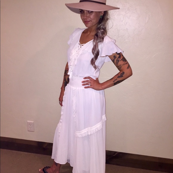 Meet your Posher, Erin :instagram @graybuffalo_ - Picture 4 of 9